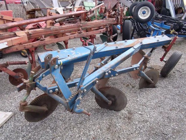 Ford 130 Charrue