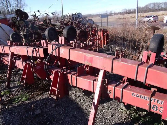 Case IH 183 cultivateur - en rang