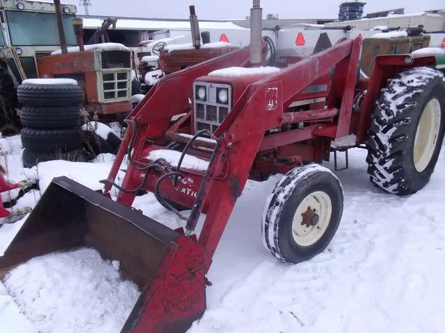 International Harvester 574 Tracteur avec chargeur