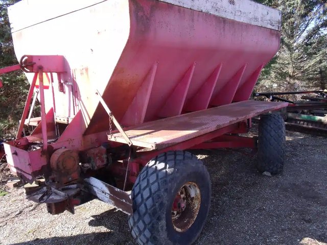 New Leader 10 Ton Spreader - Lime