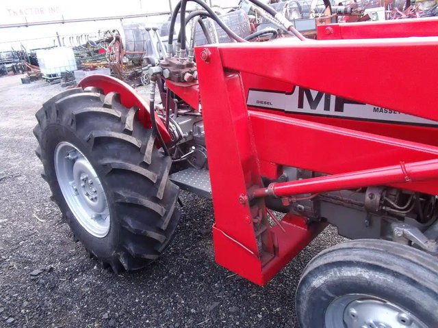 Massey Ferguson 245 Tracteur avec chargeur