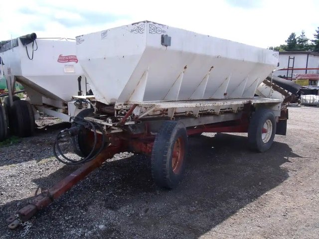 New Leader Ag Spectrum Spreader - Lime