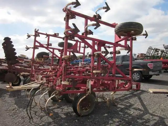 Wil-Rich 24FT Cultivateur