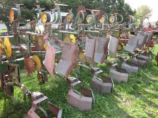 John Deere 85 Cultivateur