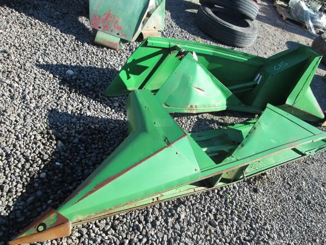 John Deere dividers Header