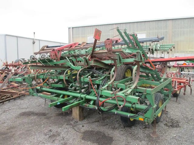 John Deere 1010 Cultivateur