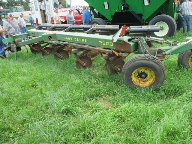 John Deere 2800 Charrue