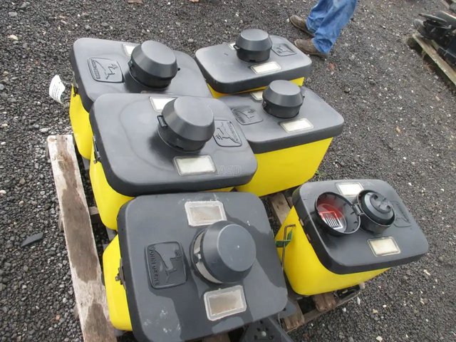 John Deere Insecticide Hopper pièces - neuves et usagées