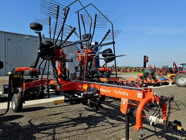 2025 Kubota RA2072 râteau