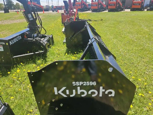 2023 Kubota STB1060 Gratte à neige
