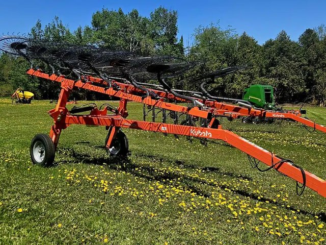 2026 Kubota WR212CR râteau