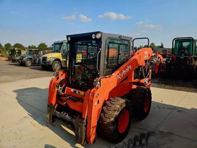 2023 Kubota SSV75 chargeuse à direction à glissement