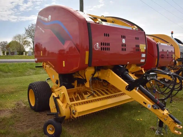 New Holland ROLL-BELT 450 Presse à Balle Ronde