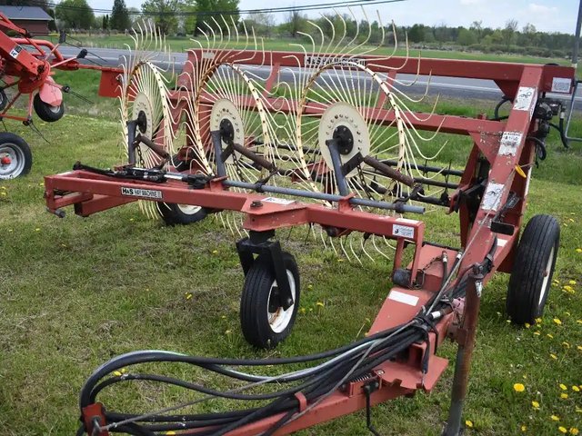 1996 H&S HAY MACHINE II râteau