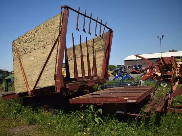 1977 New Holland 1034 Remorque auto-chargeuse à balle