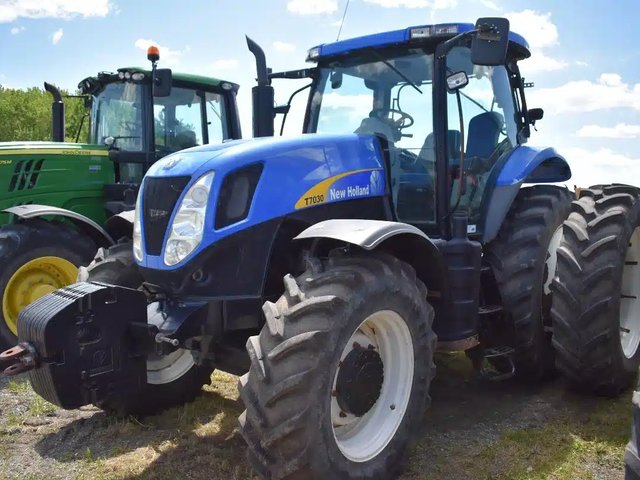2009 New Holland T7030 Tracteur
