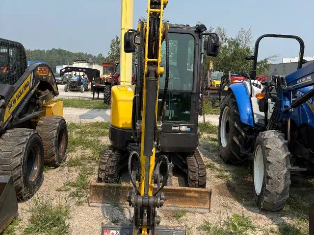 New Holland E26C Excavatrice