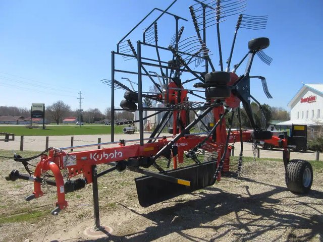 Kubota RA2584 râteau