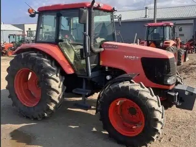 Kubota M95X Tracteur