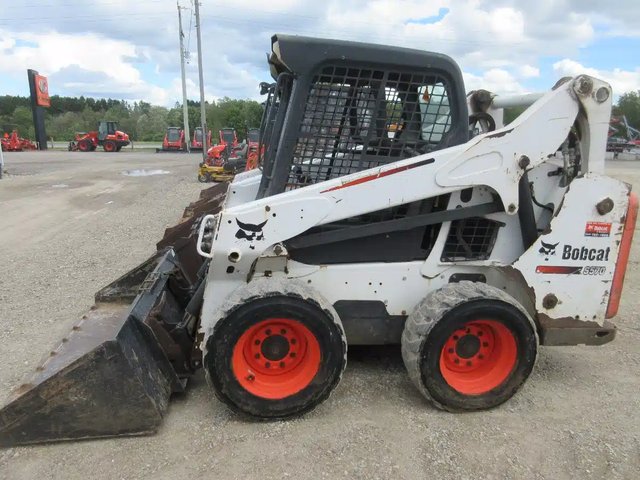 Bobcat S570 chargeuse à direction à glissement