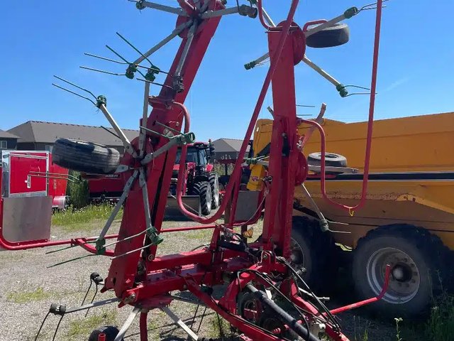 2021 Farm King RT24 Tedder