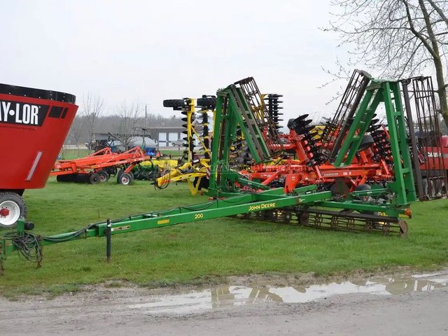 John Deere 200 herse rotative