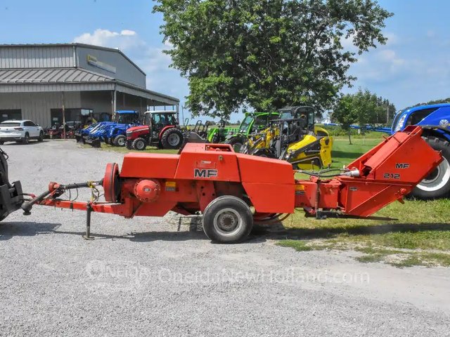 Massey Ferguson 224 presse à balle carrée - petite