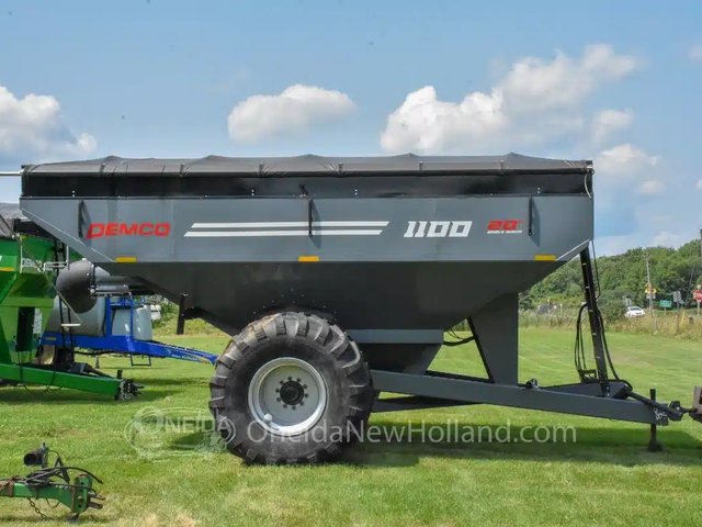 2025 Demco 1100 Chariot à Grain