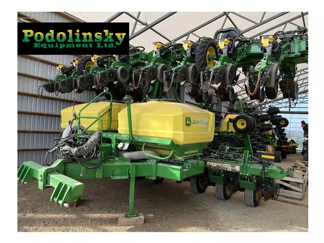 2022 John Deere DR24 Planteur