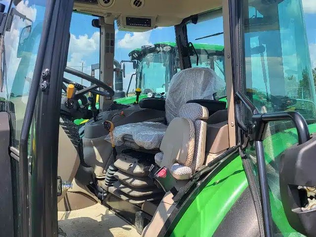 2021 John Deere 5100M Tracteur