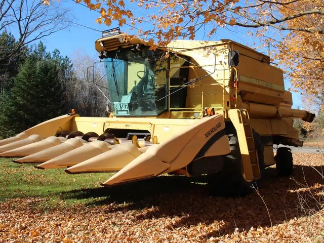 New Holland TX36 Batteuse