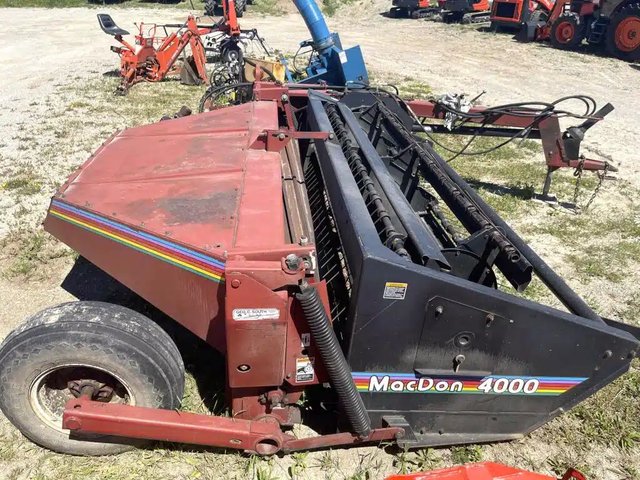 MacDon 4000 Faucheuse-conditionneuse