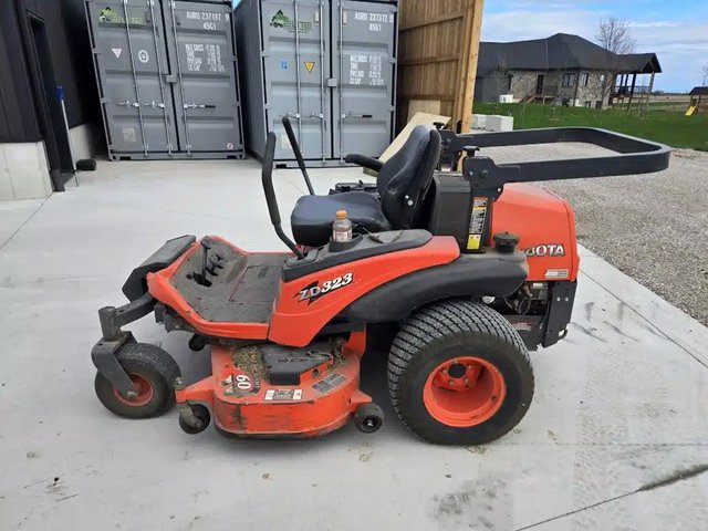 2010 Kubota Z323 Tondeuse à rayon de braquage zéro