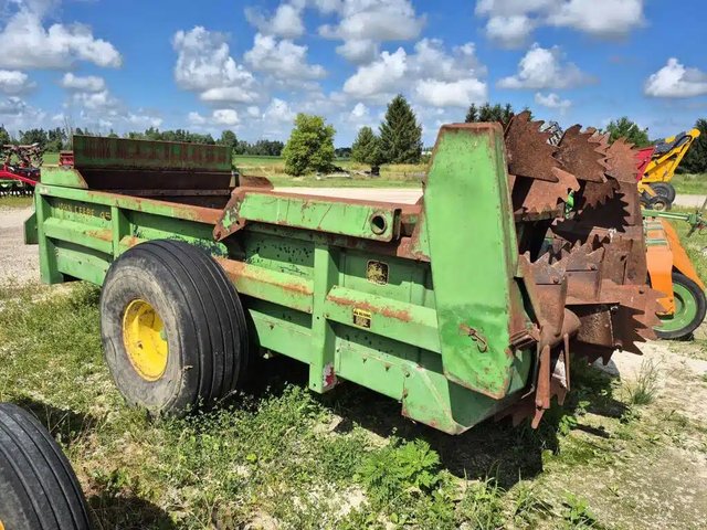 John Deere 450 Épandeur à fumier