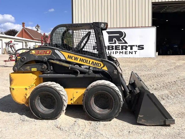 2022 New Holland L320 chargeuse à direction à glissement