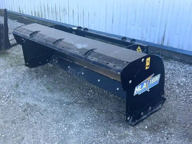 2025 HLA Attachments SP180072 Gratte à neige