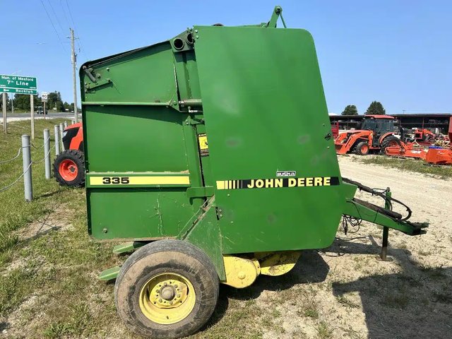 John Deere 335 Presse à Balle Ronde