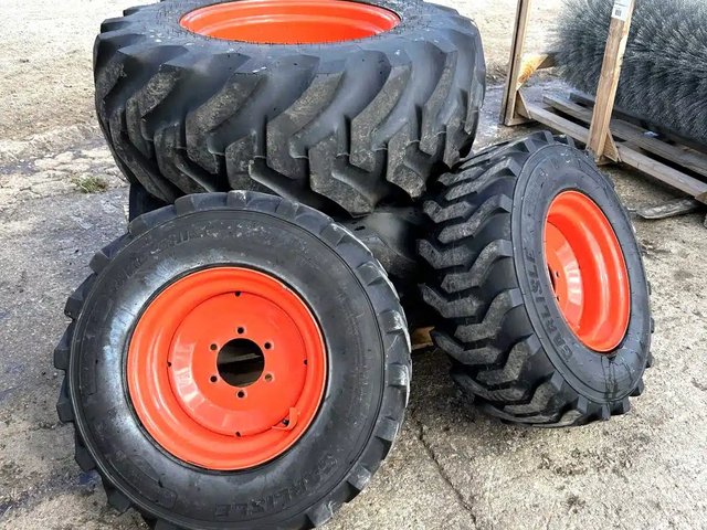 Kubota 12X16.5, 17.5X24 Pneus et roues