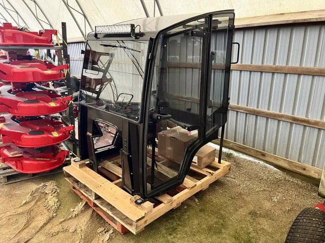 2023 GC1710/1720 Cabine