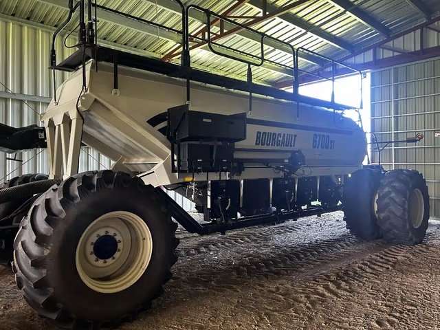 2013 Bourgault 6700 Semoir à air