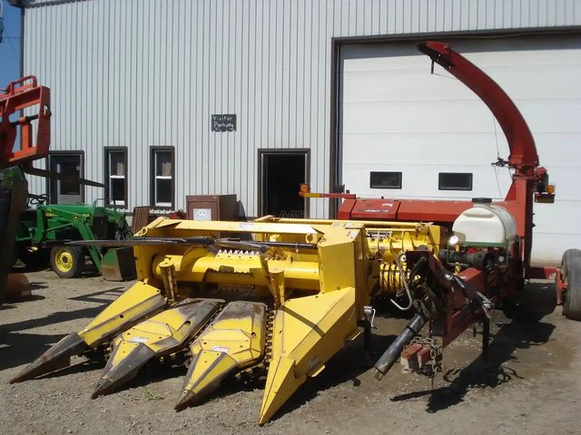 New Holland FP230 Fourragère