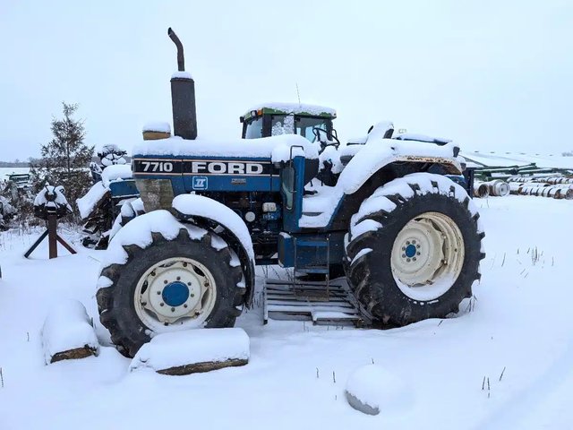 Ford 7710 II Tracteur