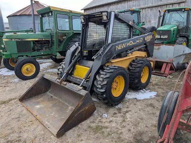 New Holland LX885 chargeuse à direction à glissement