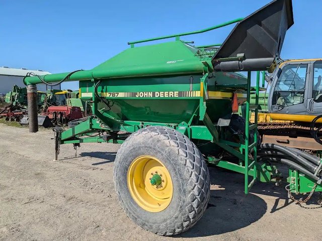 John Deere 787 Remorque pneumatique