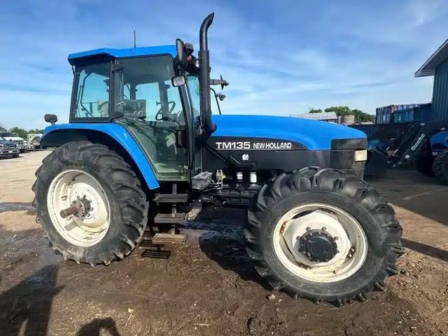 2002 New Holland TM135 Tracteur