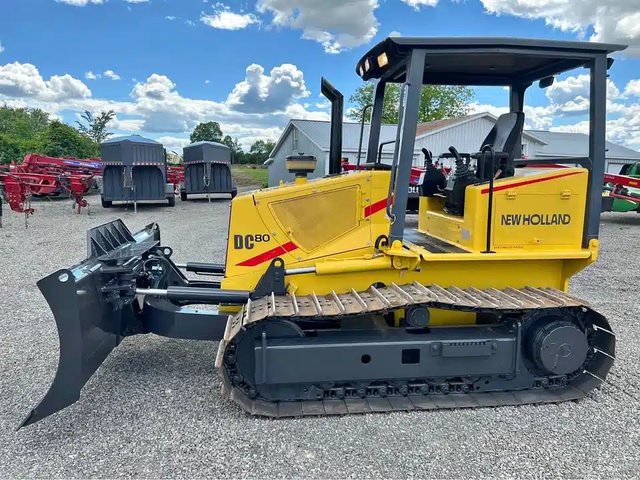 2001 New Holland DC80 Bouteur