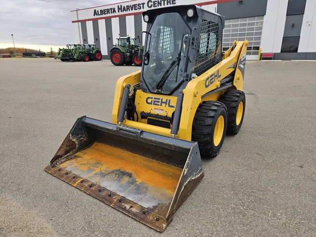 2019 Gehl R220 chargeuse à direction à glissement