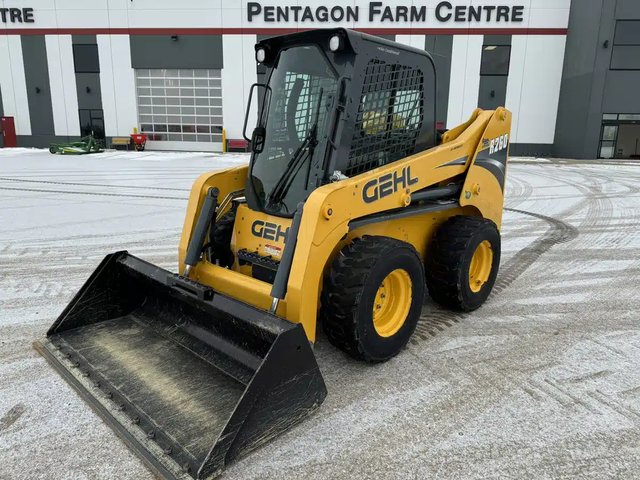 2018 Gehl R260 chargeuse à direction à glissement