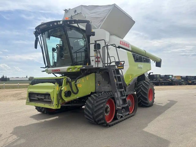 2021 CLAAS LEXION 8700TT Batteuse