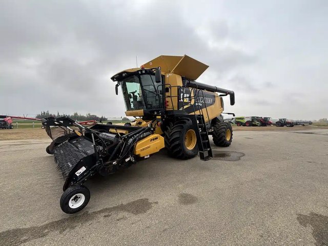 2005 Caterpillar 590R Batteuse